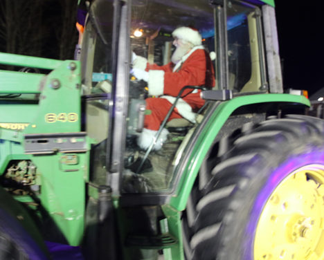 Tractor parade highlights Morris tree lighting